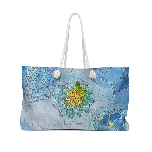 Pack for the spa, the coast, or the city—Water+Color brings gallery-worthy aesthetics and effortless sophistication to every journey. Our oversized Weekender Tote is perfect for your weekend at the beach or in town. The wide-mouthed, durable bag holds a generous amount of personal items and is easily held by its thick rope handles.